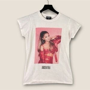 Ariana Grande Tour Shirt Medium Juniors‎ Junior Concert Tee Pink Short Sleeve
